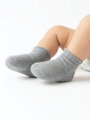 Babysocken grau mit Ziernähten