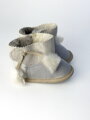 Moderne warme Krabbelschuhe für Babys Größe. ab 6-12 Monaten