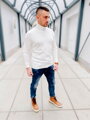 Stylischer Herrenrollkragenpullover weiß