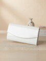 Moderne Clutch im Lack-Design