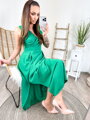Dámske zelené spoločenské šaty s výstrihom 
