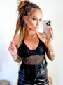 Schwarzes Crop-Top zum Binden