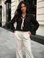 Dámska elegantná čierna košeľa so šatkou