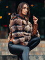 Luxusná krátka jahňacia kožená bunda s bohatou kožušinou z pravej líšky hnedá