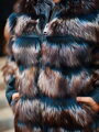 Luxuriöse kurze Lederjacke mit echtem Fuchspelz schwarz