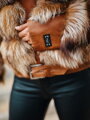 Luxuriöse kurze Lederjacke mit echtem Fuchspelz braun