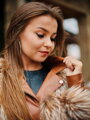 Luxuriöse kurze Lederjacke mit echtem Fuchspelz braun