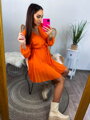 Orangefarbenes Damenkleid mit Faltenrock