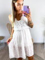 Kleid in weißer Farbe mit Trägern