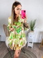 Grünes Sommerkleid mit Blumenmuster
