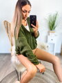 Grüner Damenstrickpullover mit Knöpfen