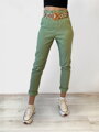 Sommerliche Damenhose mit Gürtel in Grün