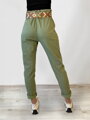 Sommerliche Damenhose mit Gürtel in Grün
