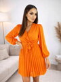 Orangefarbenes Damenkleid mit Faltenrock