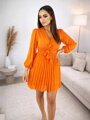 Orangefarbenes Damenkleid mit Faltenrock