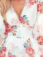 Damenkleid mit Blumen auf weißem Hintergrund 388-2