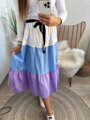 Eleganter langer Rock in Lila mit blauen Mustern