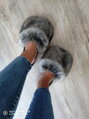 Offene Damen Hausschuhe Modell mit Pelz grau