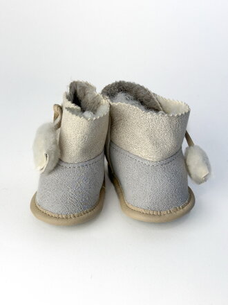 Moderne warme Krabbelschuhe für Babys Größe. ab 6-12 Monaten