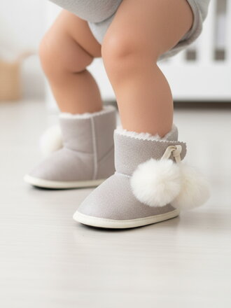 Moderne warme Krabbelschuhe für Babys Größe. bis 6 Monaten