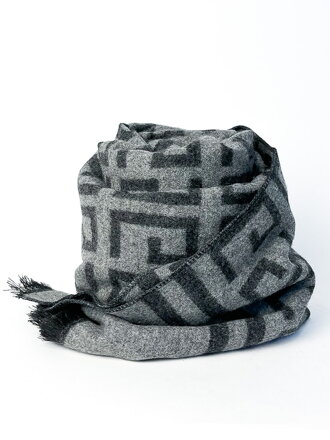Grauer Herrenschal mit elegantem Muster