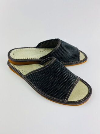 Herren Lederhausschuhe in schwarzer Farbe 18A