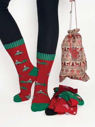 Darčekové balenie 3 ponožiek mix vzorov Darčekové balenie 3 ponožiek mix vzorov