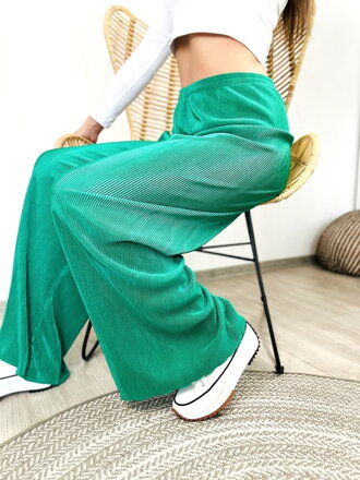 Široké dámske nohavice zelené  vrúbkované nohavice 