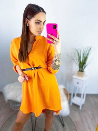 Orangefarbenes Sommer-Hemdkleid mit Gürtel