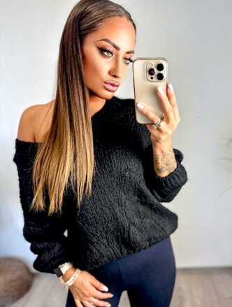 Oversizowy sweter z dzianiny w kolorze czarnym