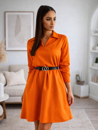 Damenkleid in oranger Farbe mit Gürtel