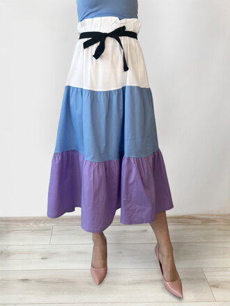 Eleganter langer Rock in Lila mit blauen Mustern