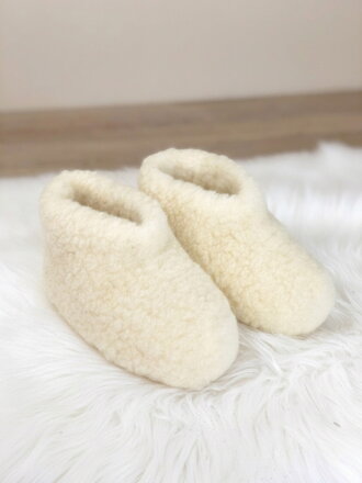 Kuschelige TV-Hausschuhe aus Schafwolle, Modell 105