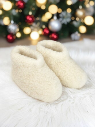 Kuschelige TV-Hausschuhe aus Schafwolle, Modell 105