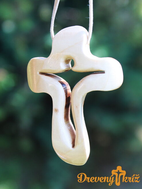 Hölzernes Eichenkreuz auf Lederschnur 001