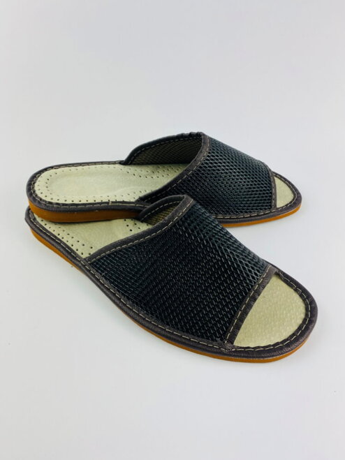Herren Lederhausschuhe in schwarzer Farbe 18A