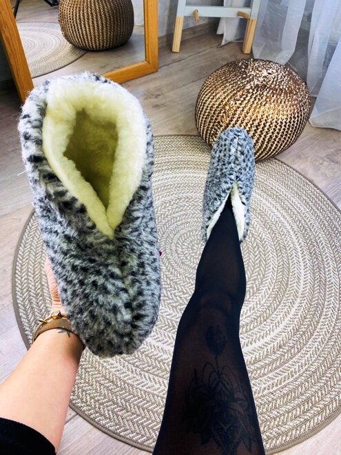 Warme Pantoffeln Modell 94 aus Schafwolle mit Punkte