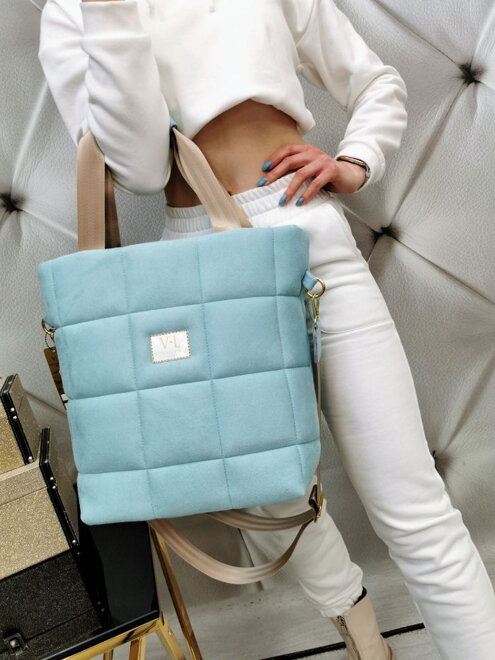 Dámska elegantná kabelka v jemnej modrej farbe