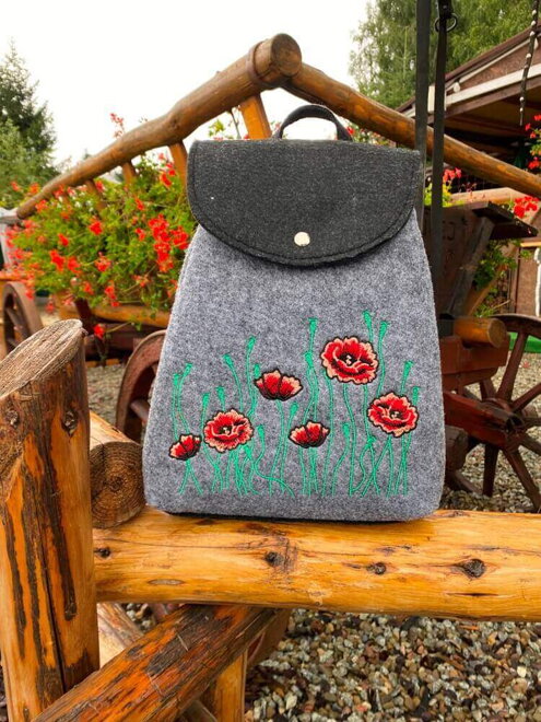 Dámsky batoh s kvetovaným motívom