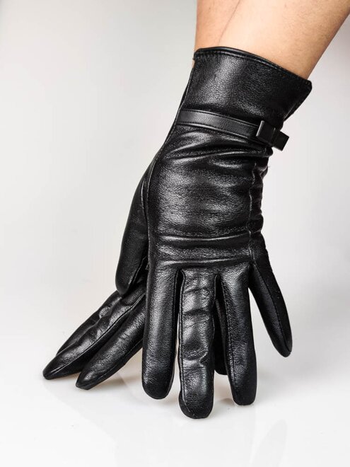 Dámske kožené rukavice v čiernej farbe s mašličkou