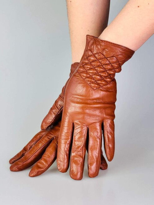 Dámske kožené rukavice hnedé s prešívaním 