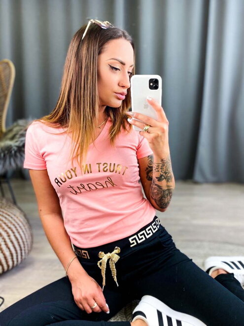 Damen T-Shirt mit der Aufschrift TRUST IN YOUR apricot
