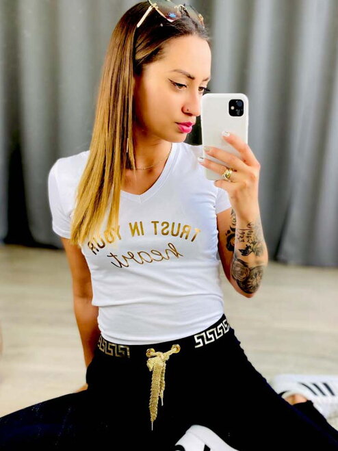 Damen T-Shirt mit der Aufschrift TRUST IN YOUR weiß