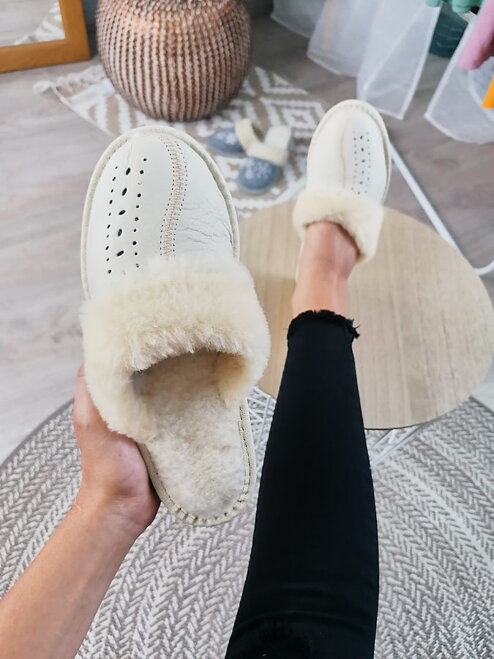 Warme Damen Pantoffeln Modell 39 beige mit Absatz