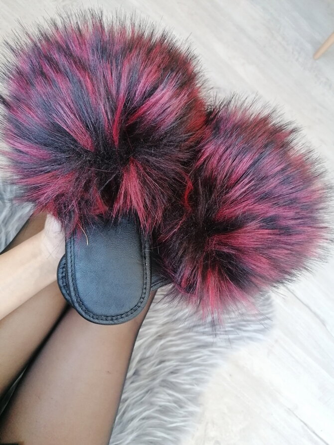 Offene Damen Hausschuhe Modell mit Pelz rot