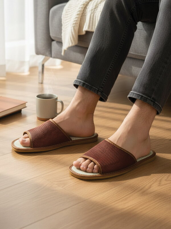 Herrenlederpantoffeln in brauner Farbe 18B