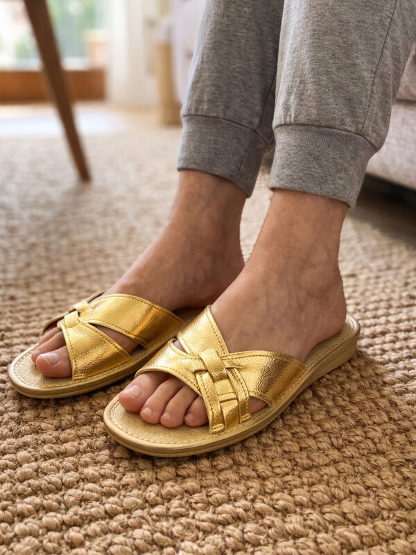 Offene Damen Hausschuhe Modell 45 mit Kreuzung gold